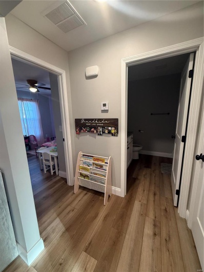 379 Lakeview, Cape Girardeau, Missouri 63701, 3 Bedrooms Bedrooms, 8 Rooms Rooms,2 BathroomsBathrooms,Residential,For Sale,Lakeview,MAR25012266