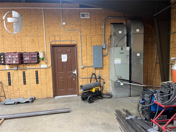 407 E Outer Road, Poplar Bluff, Missouri 63901, ,Commercial Lease,For Sale,E Outer Road,MAR25011670