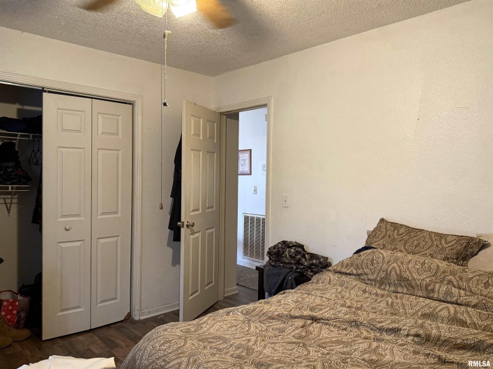 6 CARRIAGE Lane, Metropolis, Illinois 62960, 3 Bedrooms Bedrooms, 0 ,2 BathroomsBathrooms,Residential,For Sale,CARRIAGE,0,RMAEB456985