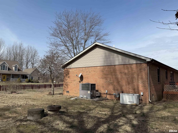 6 CARRIAGE Lane, Metropolis, Illinois 62960, 3 Bedrooms Bedrooms, 0 ,2 BathroomsBathrooms,Residential,For Sale,CARRIAGE,0,RMAEB456985