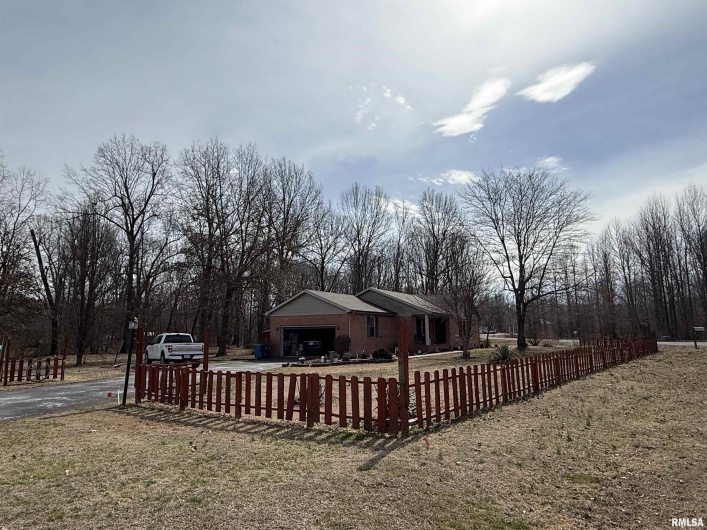 6 CARRIAGE Lane, Metropolis, Illinois 62960, 3 Bedrooms Bedrooms, 0 ,2 BathroomsBathrooms,Residential,For Sale,CARRIAGE,0,RMAEB456985