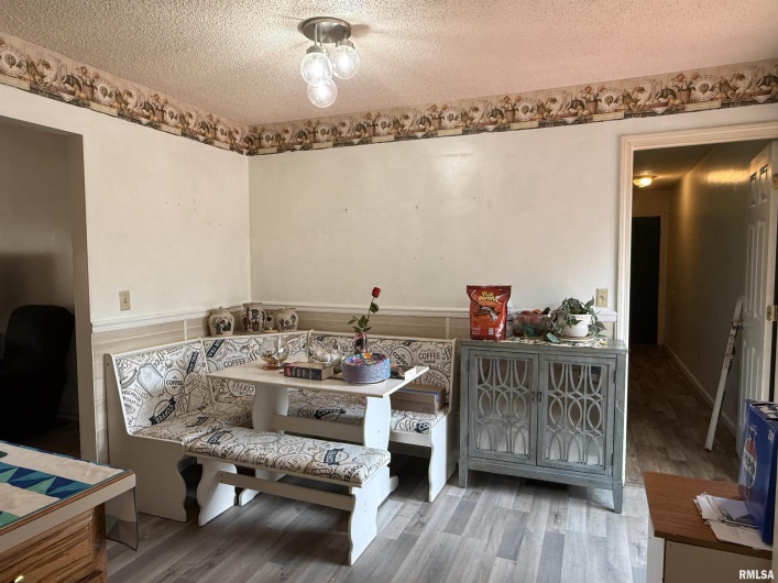 6 CARRIAGE Lane, Metropolis, Illinois 62960, 3 Bedrooms Bedrooms, 0 ,2 BathroomsBathrooms,Residential,For Sale,CARRIAGE,0,RMAEB456985