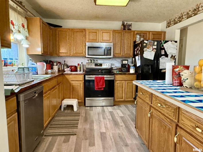 6 CARRIAGE Lane, Metropolis, Illinois 62960, 3 Bedrooms Bedrooms, 0 ,2 BathroomsBathrooms,Residential,For Sale,CARRIAGE,0,RMAEB456985