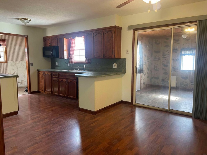 39299 Freda Drive, Malden, Missouri 63863, 4 Bedrooms Bedrooms, 11 Rooms Rooms,2 BathroomsBathrooms,Residential,For Sale,Freda,MAR25013333