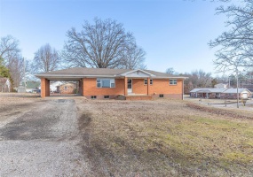 2125 Barron Road, Poplar Bluff, Missouri 63901, 4 Bedrooms Bedrooms, 12 Rooms Rooms,1 BathroomBathrooms,Residential,For Sale,Barron Road,MAR25008815
