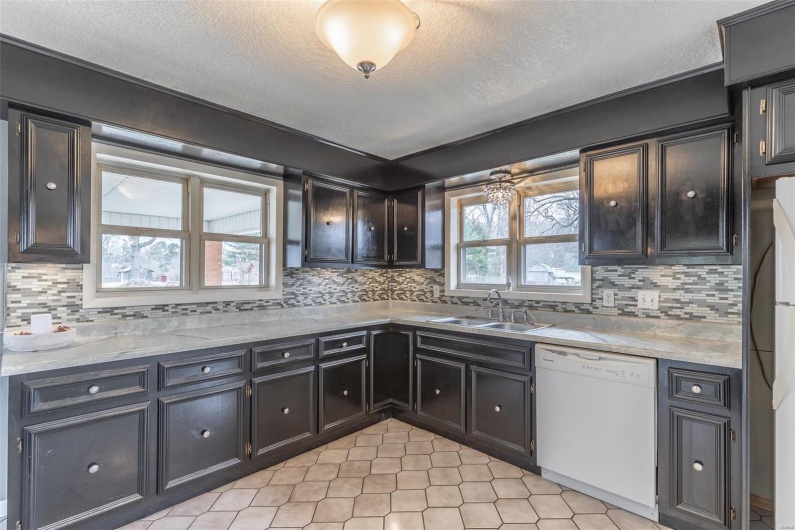 2125 Barron Road, Poplar Bluff, Missouri 63901, 4 Bedrooms Bedrooms, 12 Rooms Rooms,1 BathroomBathrooms,Residential,For Sale,Barron Road,MAR25008815