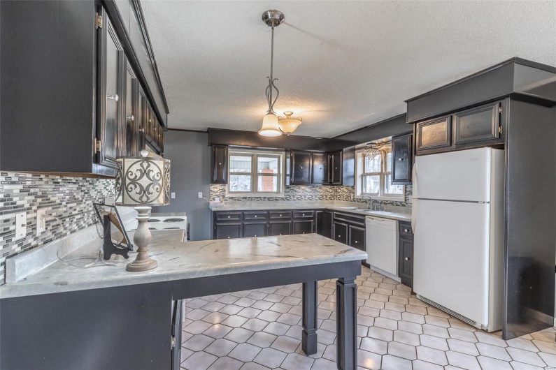 2125 Barron Road, Poplar Bluff, Missouri 63901, 4 Bedrooms Bedrooms, 12 Rooms Rooms,1 BathroomBathrooms,Residential,For Sale,Barron Road,MAR25008815