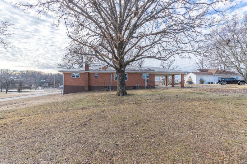 2125 Barron Road, Poplar Bluff, Missouri 63901, 4 Bedrooms Bedrooms, 12 Rooms Rooms,1 BathroomBathrooms,Residential,For Sale,Barron Road,MAR25008815