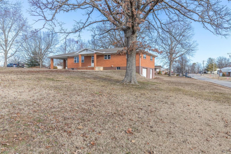 2125 Barron Road, Poplar Bluff, Missouri 63901, 4 Bedrooms Bedrooms, 12 Rooms Rooms,1 BathroomBathrooms,Residential,For Sale,Barron Road,MAR25008815