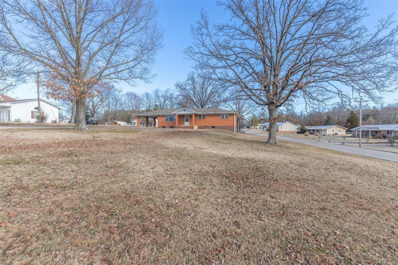 2125 Barron Road, Poplar Bluff, Missouri 63901, 4 Bedrooms Bedrooms, 12 Rooms Rooms,1 BathroomBathrooms,Residential,For Sale,Barron Road,MAR25008815