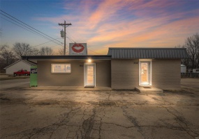 1005 SAINT E GENEVIEVE AVE, Farmington, Missouri 63640, ,Commercial Sale,For Sale,SAINT E GENEVIEVE AVE,MAR25013420