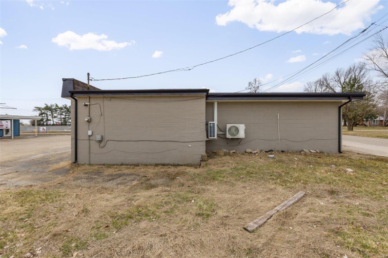 1005 SAINT E GENEVIEVE AVE, Farmington, Missouri 63640, ,Commercial Sale,For Sale,SAINT E GENEVIEVE AVE,MAR25013420