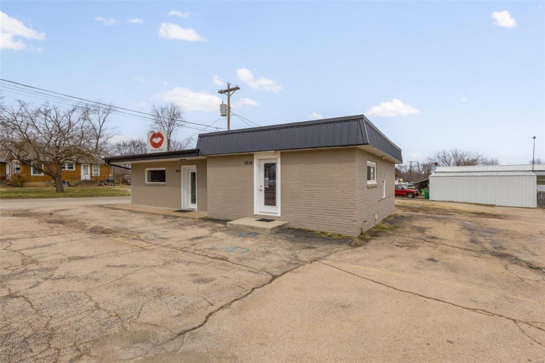 1005 SAINT E GENEVIEVE AVE, Farmington, Missouri 63640, ,Commercial Sale,For Sale,SAINT E GENEVIEVE AVE,MAR25013420