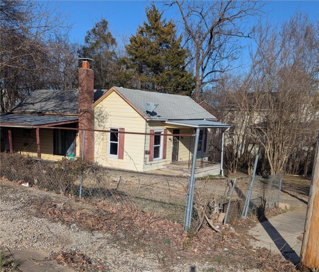 825 Cedar Street, Poplar Bluff, Missouri 63901, 2 Bedrooms Bedrooms, 5 Rooms Rooms,1 BathroomBathrooms,Residential,For Sale,Cedar Street,MAR25013475