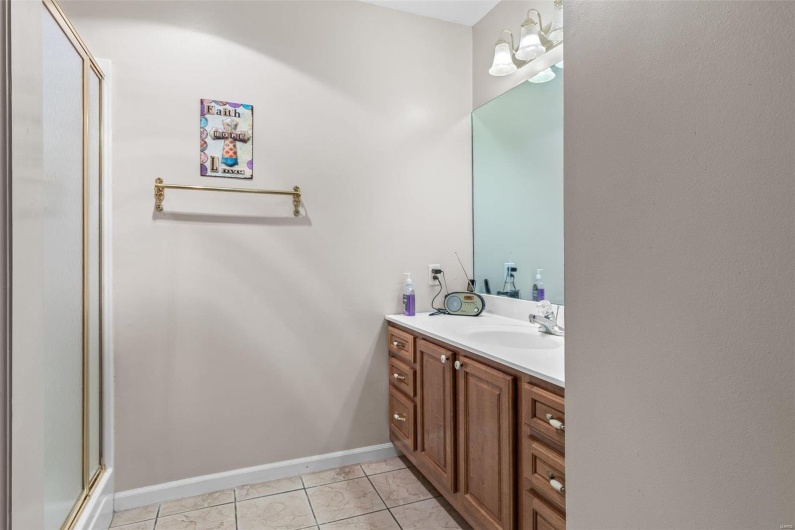 210 Bayberry, Farmington, Missouri 63640, 2 Bedrooms Bedrooms, 8 Rooms Rooms,2 BathroomsBathrooms,Residential,For Sale,Bayberry,MAR25013100