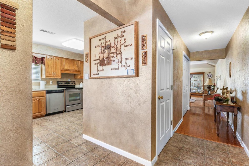 210 Bayberry, Farmington, Missouri 63640, 2 Bedrooms Bedrooms, 8 Rooms Rooms,2 BathroomsBathrooms,Residential,For Sale,Bayberry,MAR25013100
