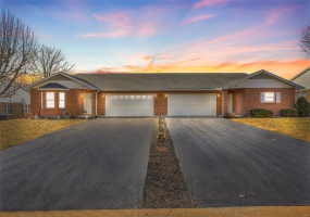 210 Bayberry, Farmington, Missouri 63640, 2 Bedrooms Bedrooms, 8 Rooms Rooms,2 BathroomsBathrooms,Residential,For Sale,Bayberry,MAR25013100