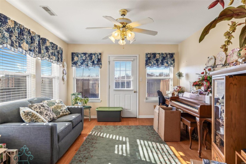 210 Bayberry, Farmington, Missouri 63640, 2 Bedrooms Bedrooms, 8 Rooms Rooms,2 BathroomsBathrooms,Residential,For Sale,Bayberry,MAR25013100