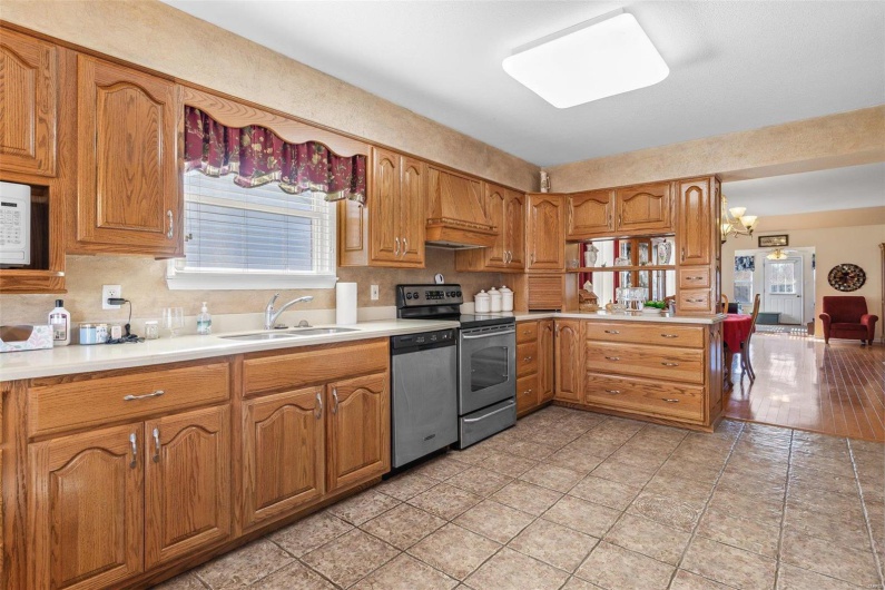 210 Bayberry, Farmington, Missouri 63640, 2 Bedrooms Bedrooms, 8 Rooms Rooms,2 BathroomsBathrooms,Residential,For Sale,Bayberry,MAR25013100