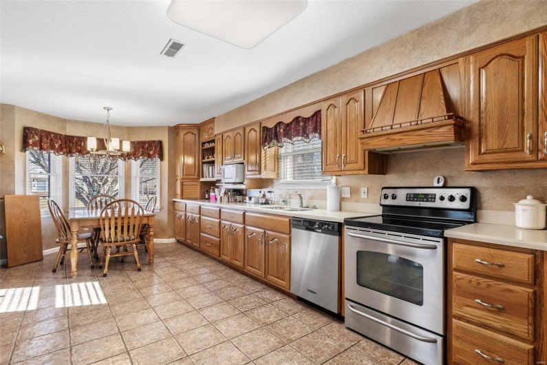 210 Bayberry, Farmington, Missouri 63640, 2 Bedrooms Bedrooms, 8 Rooms Rooms,2 BathroomsBathrooms,Residential,For Sale,Bayberry,MAR25013100