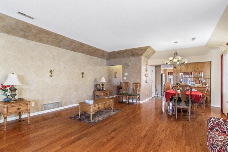 210 Bayberry, Farmington, Missouri 63640, 2 Bedrooms Bedrooms, 8 Rooms Rooms,2 BathroomsBathrooms,Residential,For Sale,Bayberry,MAR25013100