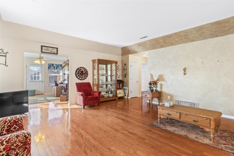 210 Bayberry, Farmington, Missouri 63640, 2 Bedrooms Bedrooms, 8 Rooms Rooms,2 BathroomsBathrooms,Residential,For Sale,Bayberry,MAR25013100