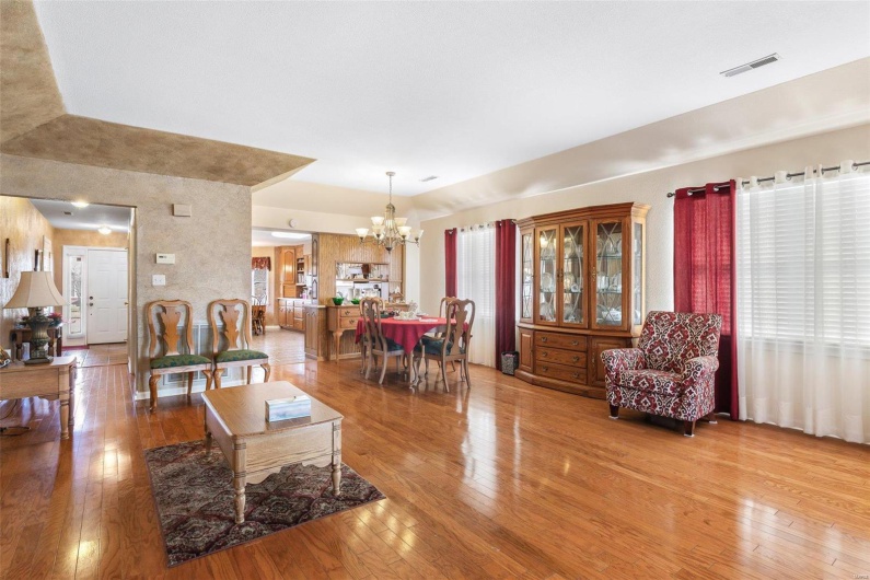 210 Bayberry, Farmington, Missouri 63640, 2 Bedrooms Bedrooms, 8 Rooms Rooms,2 BathroomsBathrooms,Residential,For Sale,Bayberry,MAR25013100