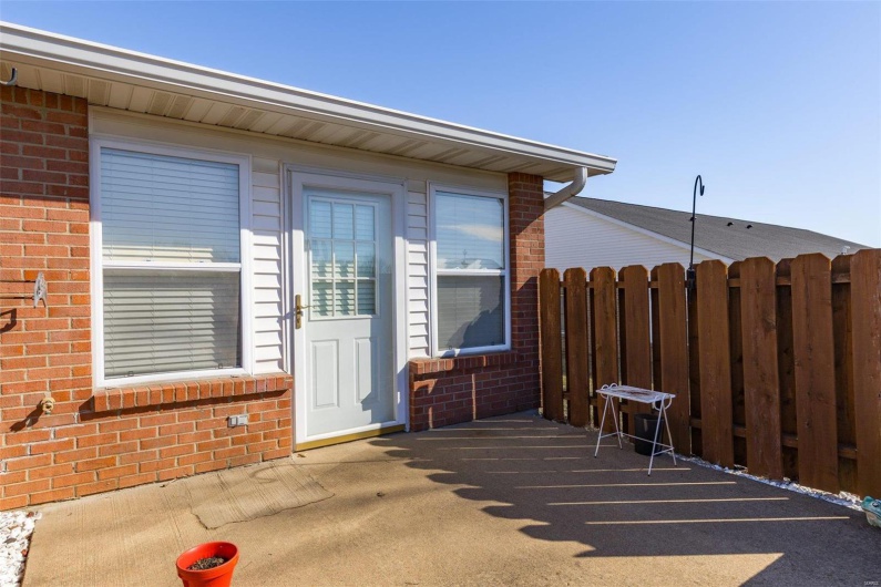210 Bayberry, Farmington, Missouri 63640, 2 Bedrooms Bedrooms, 8 Rooms Rooms,2 BathroomsBathrooms,Residential,For Sale,Bayberry,MAR25013100