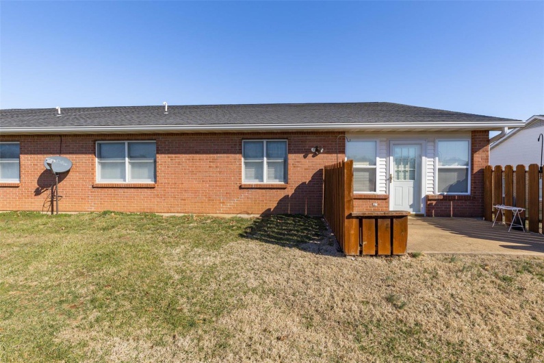 210 Bayberry, Farmington, Missouri 63640, 2 Bedrooms Bedrooms, 8 Rooms Rooms,2 BathroomsBathrooms,Residential,For Sale,Bayberry,MAR25013100