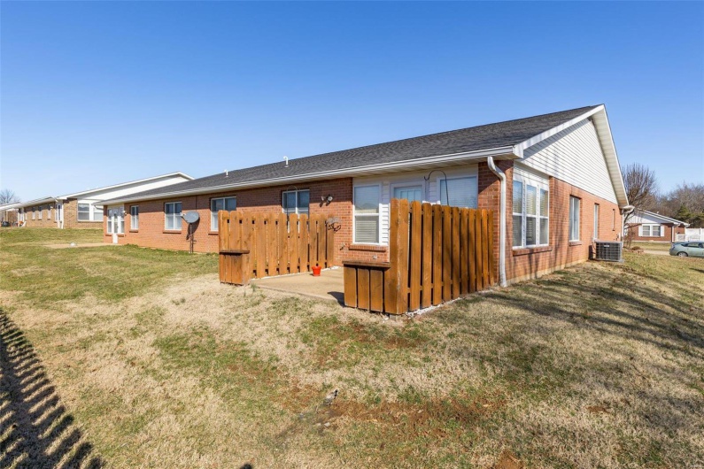 210 Bayberry, Farmington, Missouri 63640, 2 Bedrooms Bedrooms, 8 Rooms Rooms,2 BathroomsBathrooms,Residential,For Sale,Bayberry,MAR25013100
