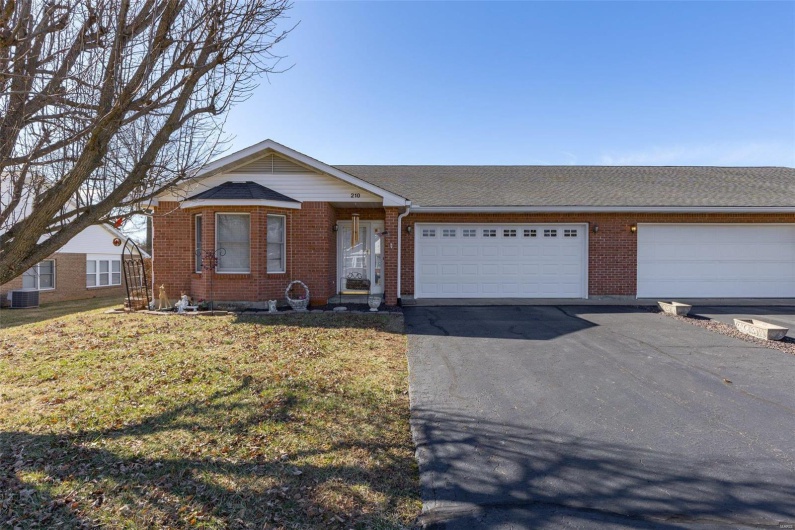 210 Bayberry, Farmington, Missouri 63640, 2 Bedrooms Bedrooms, 8 Rooms Rooms,2 BathroomsBathrooms,Residential,For Sale,Bayberry,MAR25013100
