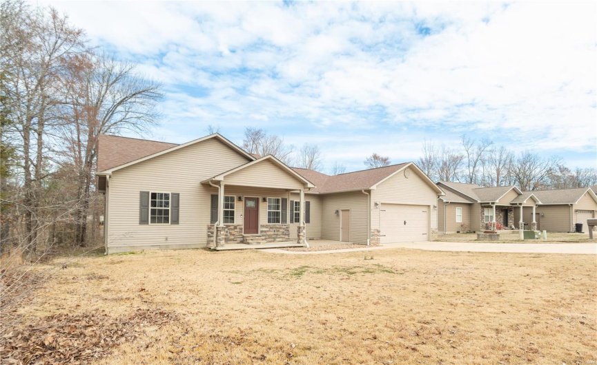 297 Boulder Trail Drive, Poplar Bluff, Missouri 63901, 3 Bedrooms Bedrooms, 7 Rooms Rooms,2 BathroomsBathrooms,Residential,For Sale,Boulder Trail,MAR25013660