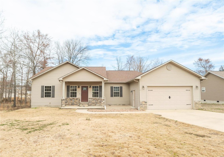 297 Boulder Trail Drive, Poplar Bluff, Missouri 63901, 3 Bedrooms Bedrooms, 7 Rooms Rooms,2 BathroomsBathrooms,Residential,For Sale,Boulder Trail,MAR25013660