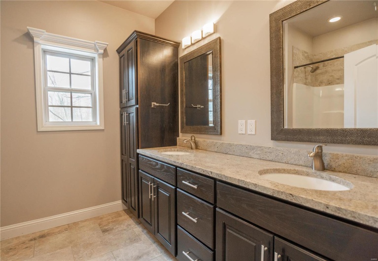 297 Boulder Trail Drive, Poplar Bluff, Missouri 63901, 3 Bedrooms Bedrooms, 7 Rooms Rooms,2 BathroomsBathrooms,Residential,For Sale,Boulder Trail,MAR25013660