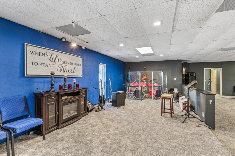 3 Crane Street, Park Hills, Missouri 63601, ,Commercial Sale,For Sale,Crane,MAR25008395
