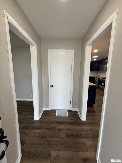 213 Dorris Drive, Metropolis, Illinois 62960, 3 Bedrooms Bedrooms, 0 ,1 BathroomBathrooms,Residential,For Sale,Dorris,0,RMAEB457030