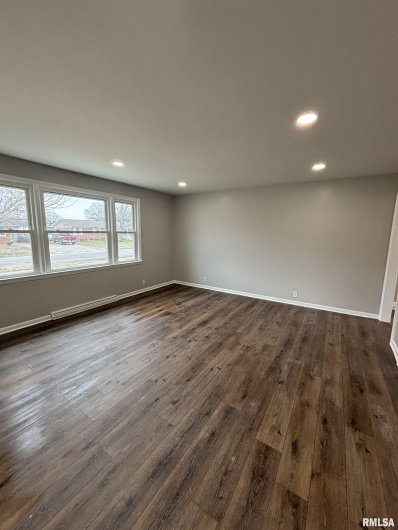213 Dorris Drive, Metropolis, Illinois 62960, 3 Bedrooms Bedrooms, 0 ,1 BathroomBathrooms,Residential,For Sale,Dorris,0,RMAEB457030