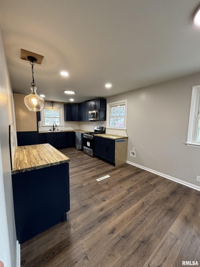 213 Dorris Drive, Metropolis, Illinois 62960, 3 Bedrooms Bedrooms, 0 ,1 BathroomBathrooms,Residential,For Sale,Dorris,0,RMAEB457030