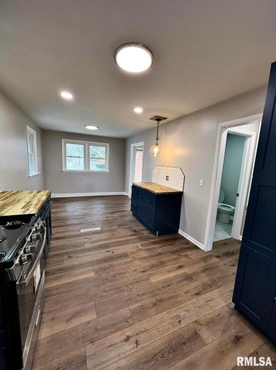 213 Dorris Drive, Metropolis, Illinois 62960, 3 Bedrooms Bedrooms, 0 ,1 BathroomBathrooms,Residential,For Sale,Dorris,0,RMAEB457030