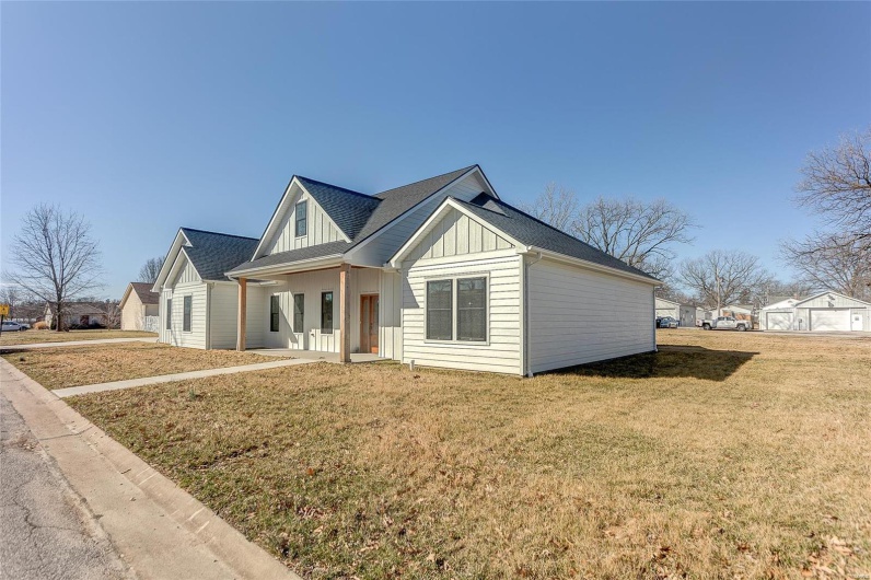 115 Taylor St, Red Bud, Illinois 62278, 2 Bedrooms Bedrooms, 10 Rooms Rooms,2 BathroomsBathrooms,Residential,For Sale,Taylor St,MAR25013262
