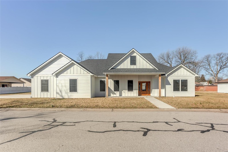 115 Taylor St, Red Bud, Illinois 62278, 2 Bedrooms Bedrooms, 10 Rooms Rooms,2 BathroomsBathrooms,Residential,For Sale,Taylor St,MAR25013262