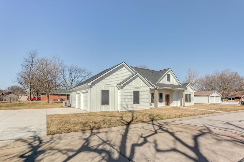115 Taylor St, Red Bud, Illinois 62278, 2 Bedrooms Bedrooms, 10 Rooms Rooms,2 BathroomsBathrooms,Residential,For Sale,Taylor St,MAR25013262