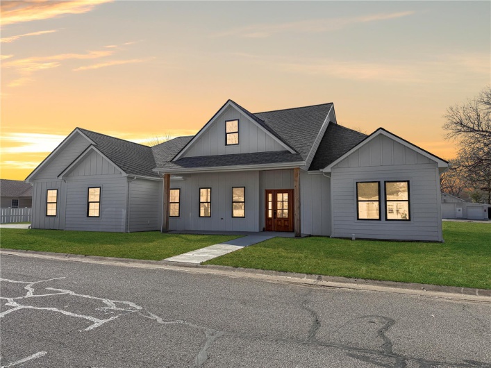 115 Taylor St, Red Bud, Illinois 62278, 2 Bedrooms Bedrooms, 10 Rooms Rooms,2 BathroomsBathrooms,Residential,For Sale,Taylor St,MAR25013262