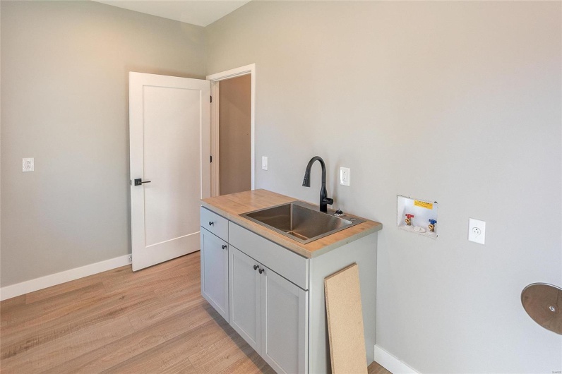 115 Taylor St, Red Bud, Illinois 62278, 2 Bedrooms Bedrooms, 10 Rooms Rooms,2 BathroomsBathrooms,Residential,For Sale,Taylor St,MAR25013262
