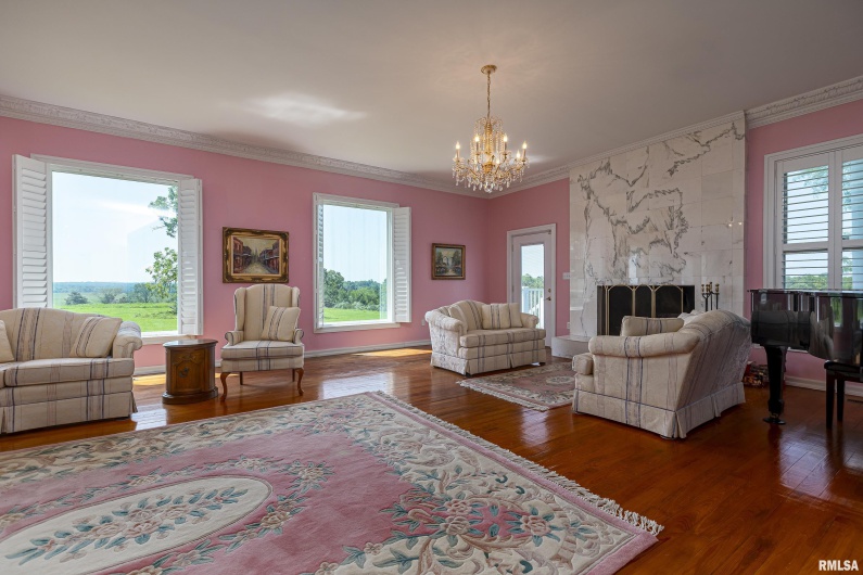 6399 Pelican Lane, Carbondale, Illinois 62902, 6 Bedrooms Bedrooms, 0 ,5 BathroomsBathrooms,Residential,For Sale,Pelican,0,RMAEB457029
