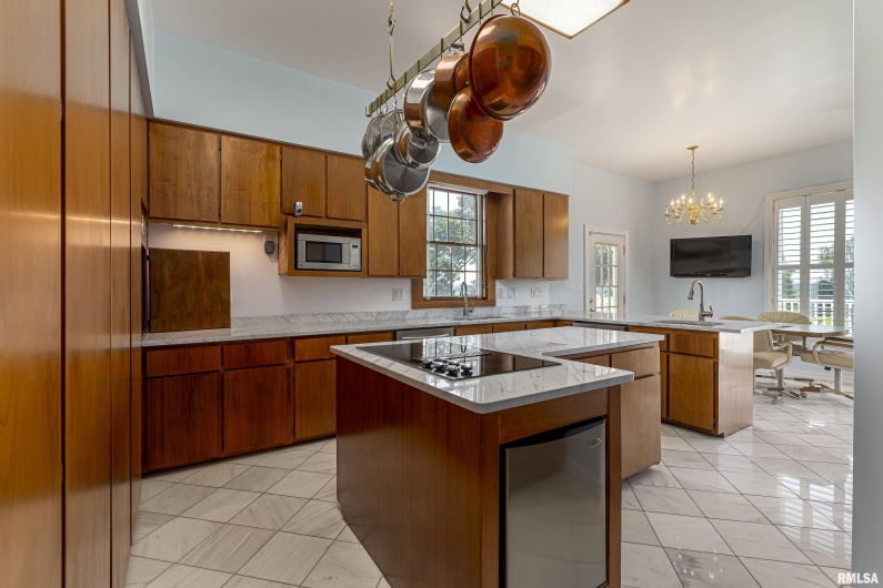 6399 Pelican Lane, Carbondale, Illinois 62902, 6 Bedrooms Bedrooms, 0 ,5 BathroomsBathrooms,Residential,For Sale,Pelican,0,RMAEB457029