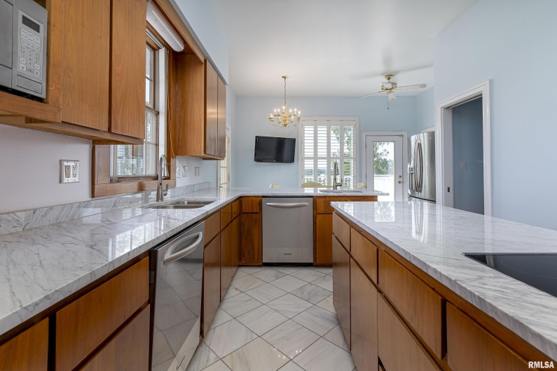 6399 Pelican Lane, Carbondale, Illinois 62902, 6 Bedrooms Bedrooms, 0 ,5 BathroomsBathrooms,Residential,For Sale,Pelican,0,RMAEB457029