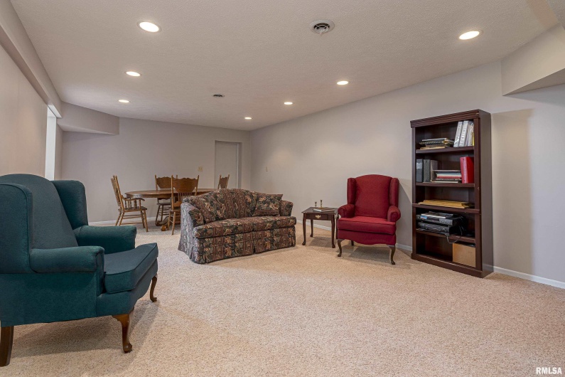 6399 Pelican Lane, Carbondale, Illinois 62902, 6 Bedrooms Bedrooms, 0 ,5 BathroomsBathrooms,Residential,For Sale,Pelican,0,RMAEB457029