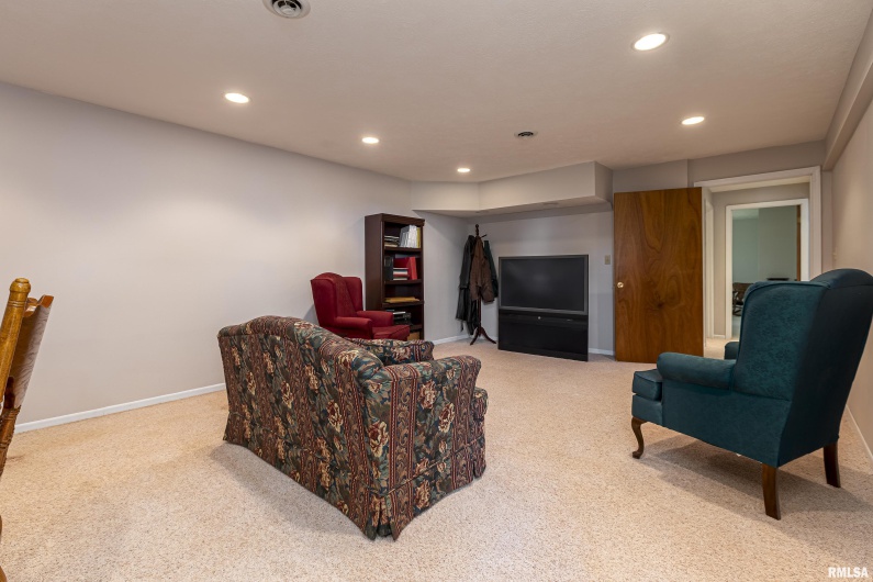 6399 Pelican Lane, Carbondale, Illinois 62902, 6 Bedrooms Bedrooms, 0 ,5 BathroomsBathrooms,Residential,For Sale,Pelican,0,RMAEB457029