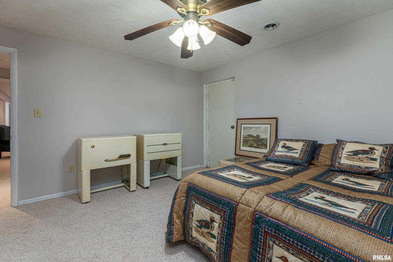 6399 Pelican Lane, Carbondale, Illinois 62902, 6 Bedrooms Bedrooms, 0 ,5 BathroomsBathrooms,Residential,For Sale,Pelican,0,RMAEB457029